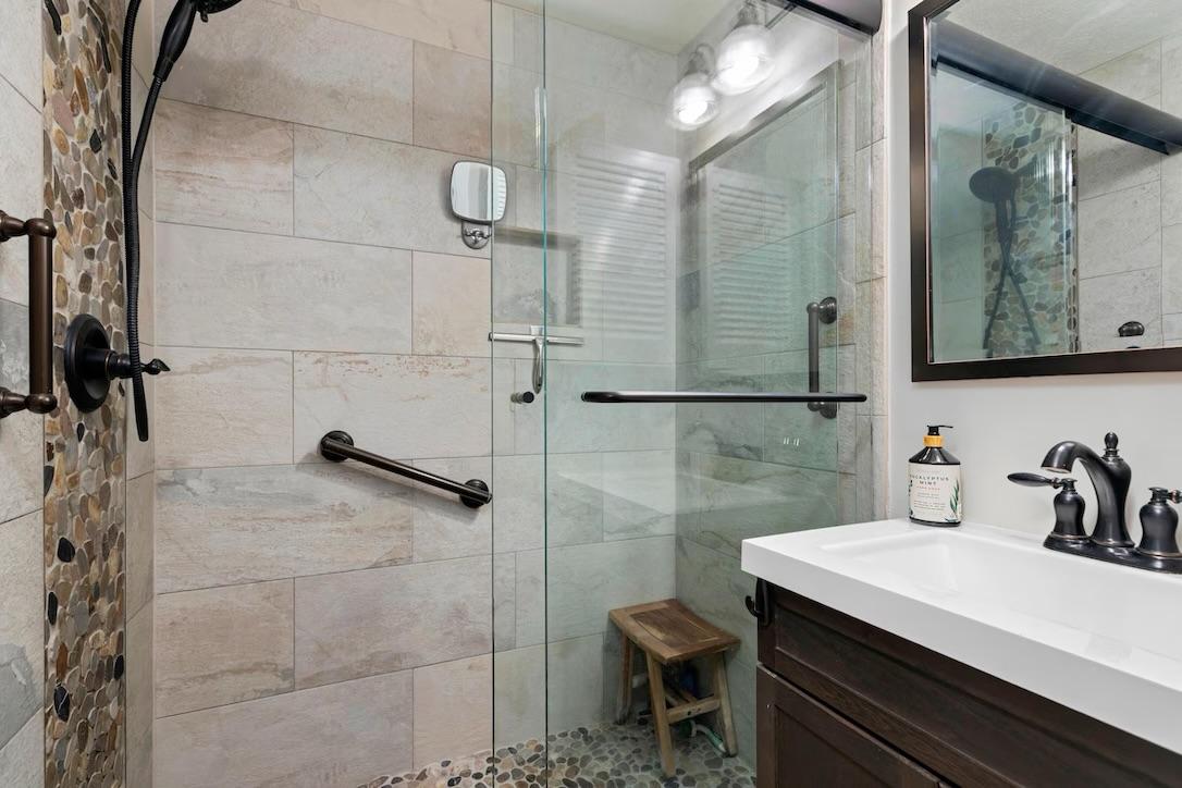 Three Ridges 405 master bathroom with stone tile walk-in shower